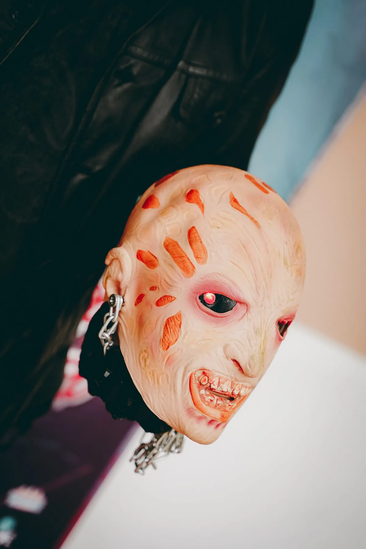 Máscara de Freddy Krueger em close